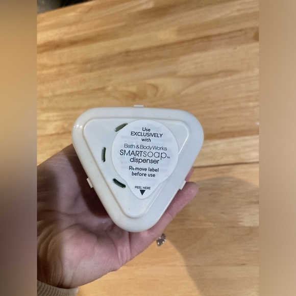 Bath & Body Works smart soap refill vanilla bean Noel. 8.75 oz size - Picture 2 of 3